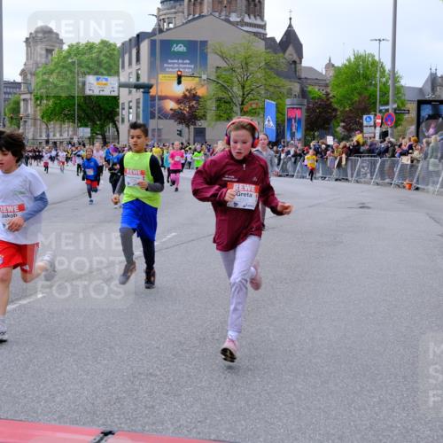 25.04.2026 - Das Zehntel Tim E. http://msf.ph/oto/9569027 25.04.2026 08:55:59 Ziel 1004, 1126, 1131, 1257, 1302, 1307, 1316, 1331, 1341, 1363, 1369, 1562, 1567, 1575, 1649, 1758, 1759, 1762, 1765, 1959, 1963, 1968, 2040, 2078, 2217, 2222, 2229, 2323, 2463, 2478, 2565, 2594, 2607, 2972, 3196, 3206, 3465, 3520, 3526, 3559, 3610, 3715, 3718, 3722, 3803, 3844, 3847, 3849, 3891, 3950, 3963 meine-sportfotos.de