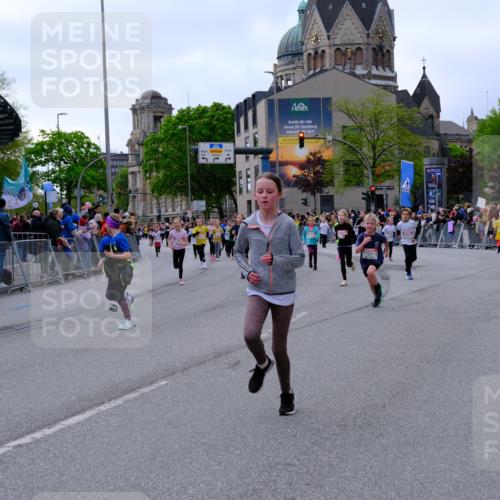 25.04.2026 - Das Zehntel Tim E. http://msf.ph/oto/9569035 25.04.2026 08:56:01 Ziel 1004, 1126, 1257, 1302, 1316, 1331, 1363, 1369, 1562, 1567, 1575, 1649, 1758, 1759, 1762, 1765, 1956, 1959, 1963, 1968, 2040, 2078, 2222, 2323, 2326, 2463, 2478, 2491, 2565, 2594, 2607, 2972, 3196, 3206, 3465, 3498, 3520, 3526, 3559, 3610, 3715, 3718, 3722, 3803, 3844, 3847, 3849, 3891, 3950, 3963, 4008 meine-sportfotos.de