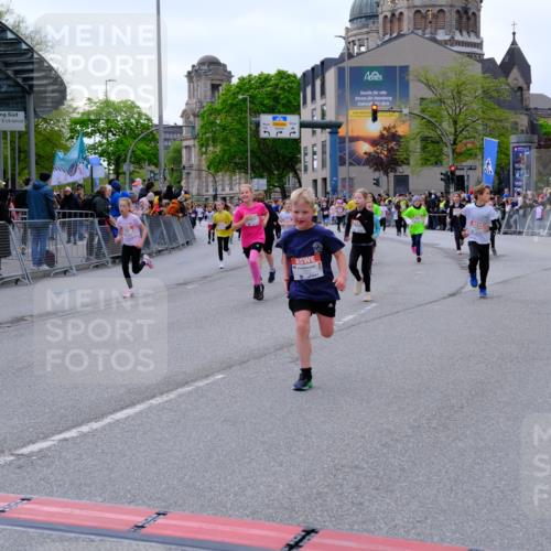 25.04.2026 - Das Zehntel Tim E. http://msf.ph/oto/9569045 25.04.2026 08:56:02 Ziel 1004, 1126, 1257, 1302, 1316, 1331, 1363, 1369, 1511, 1521, 1562, 1567, 1575, 1649, 1758, 1759, 1762, 1765, 1956, 1959, 2078, 2222, 2323, 2326, 2491, 2565, 2594, 2607, 2808, 2972, 3048, 3196, 3206, 3465, 3498, 3559, 3610, 3683, 3715, 3718, 3722, 3803, 3847, 3891, 3946, 3950, 3963, 4008 meine-sportfotos.de