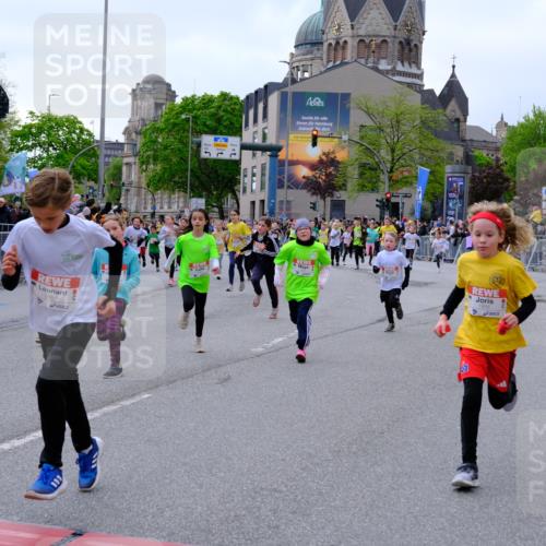 25.04.2026 - Das Zehntel Tim E. http://msf.ph/oto/9569063 25.04.2026 08:56:05 Ziel 1004, 1126, 1257, 1302, 1316, 1331, 1363, 1369, 1511, 1521, 1562, 1567, 1625, 1683, 1758, 1759, 1762, 1765, 1956, 1959, 2078, 2222, 2323, 2326, 2491, 2778, 2808, 2972, 3048, 3196, 3206, 3465, 3498, 3530, 3559, 3610, 3683, 3685, 3715, 3718, 3722, 3803, 3891, 3946, 3950, 4008 meine-sportfotos.de