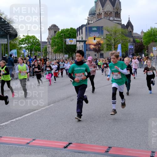 25.04.2026 - Das Zehntel Tim E. http://msf.ph/oto/9569107 25.04.2026 08:56:16 Ziel 1141, 1152, 1170, 1229, 1357, 1376, 1583, 1590, 1683, 1691, 2233, 2237, 2239, 2259, 2484, 2501, 2513, 2515, 2517, 2528, 2778, 2857, 2858, 2860, 2862, 2864, 3052, 3140, 3156, 3367, 3375, 3393, 3484, 3491, 3494, 3530, 3552, 3560, 3579, 3688, 3714, 3784, 3788, 3930 meine-sportfotos.de