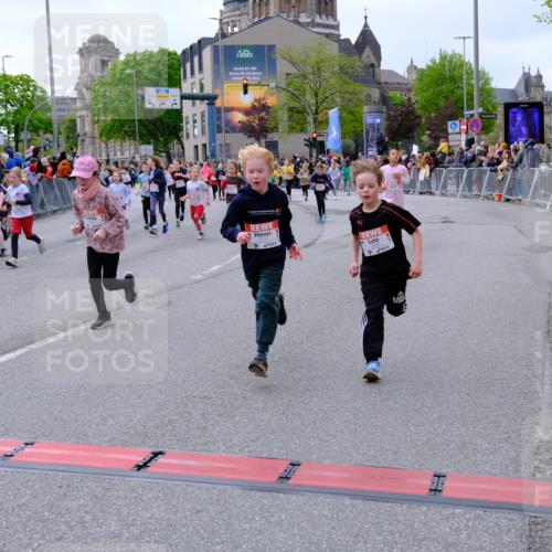 25.04.2026 - Das Zehntel Tim E. http://msf.ph/oto/9569110 25.04.2026 08:56:17 Ziel 1141, 1152, 1170, 1229, 1357, 1376, 1583, 1590, 1691, 1804, 1854, 2233, 2237, 2239, 2259, 2270, 2292, 2294, 2484, 2501, 2513, 2515, 2517, 2528, 2778, 2857, 2858, 2860, 2862, 2864, 3052, 3140, 3156, 3274, 3367, 3375, 3393, 3484, 3491, 3494, 3530, 3552, 3560, 3579, 3688, 3714, 3784, 3788, 3930, 4016, 4061, 4062 meine-sportfotos.de