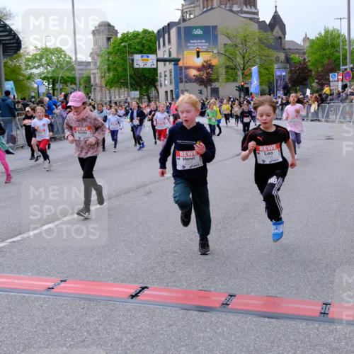 25.04.2026 - Das Zehntel Tim E. http://msf.ph/oto/9569112 25.04.2026 08:56:17 Ziel 1141, 1152, 1170, 1229, 1357, 1376, 1583, 1590, 1691, 1804, 1854, 2233, 2237, 2239, 2259, 2270, 2292, 2294, 2484, 2501, 2513, 2515, 2517, 2528, 2778, 2857, 2858, 2860, 2862, 2864, 3052, 3140, 3156, 3274, 3367, 3375, 3393, 3484, 3491, 3494, 3530, 3552, 3560, 3579, 3688, 3714, 3784, 3788, 3930, 4016, 4061, 4062 meine-sportfotos.de