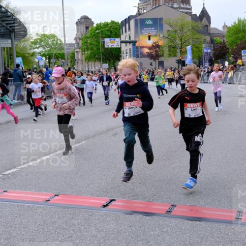 25.04.2026 - Das Zehntel Tim E. http://msf.ph/oto/9569113 25.04.2026 08:56:17 Ziel 1141, 1152, 1170, 1229, 1357, 1376, 1583, 1590, 1691, 1804, 1854, 2233, 2237, 2239, 2259, 2270, 2292, 2294, 2484, 2501, 2513, 2515, 2517, 2528, 2778, 2857, 2858, 2860, 2862, 2864, 3052, 3140, 3156, 3274, 3367, 3375, 3393, 3484, 3491, 3494, 3530, 3552, 3560, 3579, 3688, 3714, 3784, 3788, 3930, 4016, 4061, 4062 meine-sportfotos.de