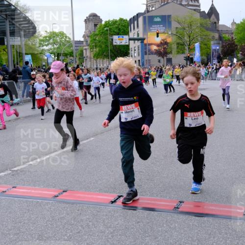 25.04.2026 - Das Zehntel Tim E. http://msf.ph/oto/9569114 25.04.2026 08:56:17 Ziel 1141, 1152, 1170, 1229, 1357, 1376, 1583, 1590, 1691, 1804, 1854, 2233, 2237, 2239, 2259, 2270, 2292, 2294, 2484, 2501, 2513, 2515, 2517, 2528, 2778, 2857, 2858, 2860, 2862, 2864, 3052, 3140, 3156, 3274, 3367, 3375, 3393, 3484, 3491, 3494, 3530, 3552, 3560, 3579, 3688, 3714, 3784, 3788, 3930, 4016, 4061, 4062 meine-sportfotos.de