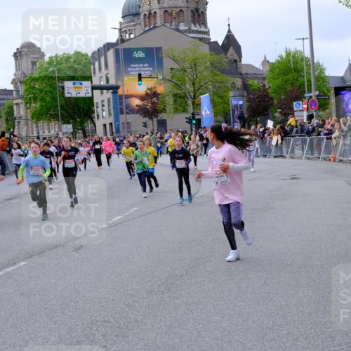 25.04.2026 - Das Zehntel Tim E. http://msf.ph/oto/9569119 25.04.2026 08:56:19 Ziel 1141, 1152, 1170, 1229, 1357, 1376, 1561, 1583, 1590, 1691, 1804, 1814, 1854, 2233, 2237, 2239, 2259, 2270, 2292, 2294, 2484, 2501, 2513, 2515, 2517, 2528, 2708, 2715, 2857, 2858, 2860, 2862, 2864, 3052, 3140, 3156, 3274, 3367, 3369, 3375, 3393, 3484, 3491, 3552, 3560, 3688, 3714, 3784, 3930, 4016, 4061, 4062 meine-sportfotos.de
