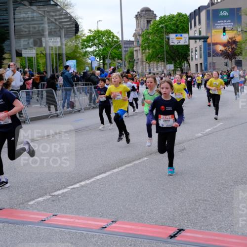 25.04.2026 - Das Zehntel Tim E. http://msf.ph/oto/9569128 25.04.2026 08:56:22 Ziel 1141, 1152, 1170, 1204, 1206, 1357, 1561, 1804, 1814, 1833, 1854, 1905, 2233, 2237, 2239, 2259, 2270, 2274, 2292, 2294, 2336, 2513, 2515, 2517, 2528, 2571, 2708, 2715, 2858, 2860, 2862, 3052, 3138, 3140, 3156, 3274, 3367, 3369, 3375, 3393, 3439, 3453, 3495, 3556, 3566, 3688, 3784, 3930, 4016, 4061, 4062 meine-sportfotos.de