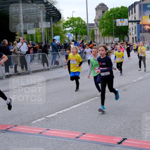 25.04.2026 - Das Zehntel Tim E. http://msf.ph/oto/9569130 25.04.2026 08:56:22 Ziel 1141, 1152, 1170, 1204, 1206, 1357, 1561, 1804, 1814, 1833, 1854, 1905, 2233, 2237, 2239, 2259, 2270, 2274, 2292, 2294, 2336, 2513, 2515, 2517, 2528, 2571, 2708, 2715, 2858, 2860, 2862, 3052, 3138, 3140, 3156, 3274, 3367, 3369, 3375, 3393, 3439, 3453, 3495, 3556, 3566, 3688, 3784, 3930, 4016, 4061, 4062 meine-sportfotos.de