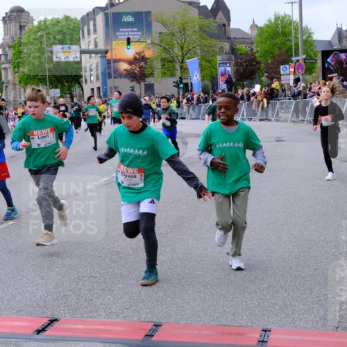 25.04.2026 - Das Zehntel Tim E. http://msf.ph/oto/9569162 25.04.2026 08:56:28 Ziel 1170, 1204, 1206, 1262, 1322, 1329, 1561, 1713, 1804, 1814, 1833, 1854, 1905, 2270, 2274, 2292, 2294, 2336, 2399, 2443, 2512, 2522, 2563, 2571, 2708, 2715, 3047, 3068, 3138, 3274, 3369, 3420, 3439, 3453, 3495, 3556, 3566, 4016, 4061, 4062 meine-sportfotos.de