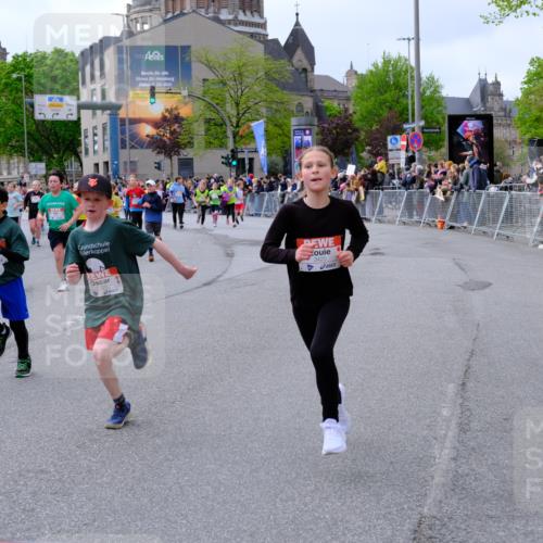 25.04.2026 - Das Zehntel Tim E. http://msf.ph/oto/9569165 25.04.2026 08:56:30 Ziel 1204, 1206, 1262, 1322, 1329, 1561, 1713, 1814, 1833, 1905, 2247, 2274, 2336, 2399, 2443, 2512, 2522, 2563, 2571, 2708, 2715, 2805, 3047, 3068, 3138, 3369, 3420, 3439, 3453, 3495, 3556, 3566 meine-sportfotos.de