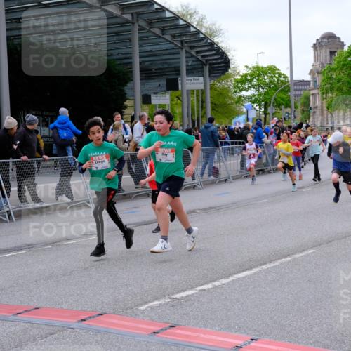 25.04.2026 - Das Zehntel Tim E. http://msf.ph/oto/9569171 25.04.2026 08:56:32 Ziel 1204, 1206, 1262, 1322, 1329, 1563, 1566, 1713, 1833, 1905, 2247, 2274, 2336, 2399, 2443, 2512, 2522, 2563, 2571, 2805, 2970, 2979, 3047, 3068, 3138, 3184, 3197, 3420, 3439, 3453, 3495, 3556, 3566, 4071 meine-sportfotos.de
