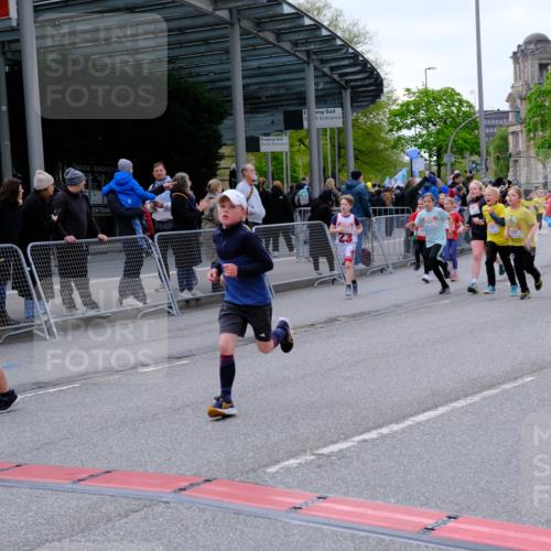 25.04.2026 - Das Zehntel Tim E. http://msf.ph/oto/9569178 25.04.2026 08:56:33 Ziel 1204, 1206, 1262, 1322, 1329, 1557, 1563, 1564, 1566, 1713, 1833, 2076, 2247, 2274, 2399, 2429, 2443, 2512, 2522, 2563, 2571, 2629, 2805, 2970, 2979, 3047, 3068, 3122, 3184, 3197, 3420, 3439, 3453, 3495, 3556, 3566, 4071 meine-sportfotos.de
