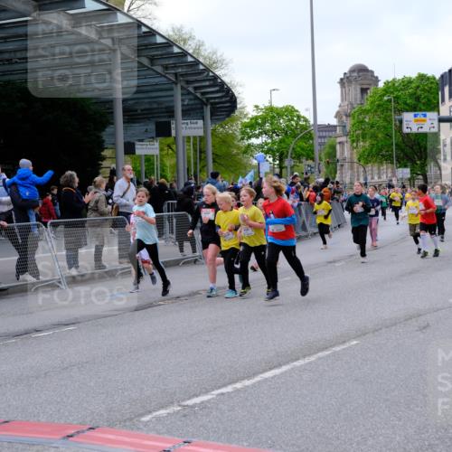 25.04.2026 - Das Zehntel Tim E. http://msf.ph/oto/9569182 25.04.2026 08:56:34 Ziel 1204, 1206, 1262, 1280, 1322, 1329, 1555, 1557, 1563, 1564, 1566, 1713, 1833, 2076, 2247, 2274, 2399, 2429, 2443, 2512, 2522, 2563, 2571, 2629, 2805, 2835, 2970, 2979, 3047, 3068, 3122, 3184, 3197, 3420, 3439, 3556, 3566, 4071 meine-sportfotos.de