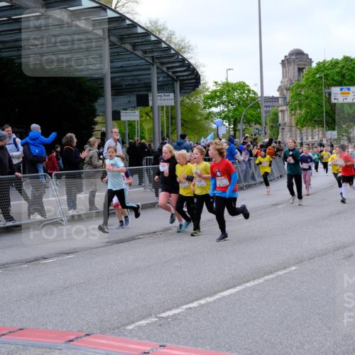 25.04.2026 - Das Zehntel Tim E. http://msf.ph/oto/9569183 25.04.2026 08:56:34 Ziel 1204, 1206, 1262, 1280, 1322, 1329, 1555, 1557, 1563, 1564, 1566, 1713, 1833, 2076, 2247, 2274, 2399, 2429, 2443, 2512, 2522, 2563, 2571, 2629, 2805, 2835, 2970, 2979, 3047, 3068, 3122, 3184, 3197, 3420, 3439, 3556, 3566, 4071 meine-sportfotos.de
