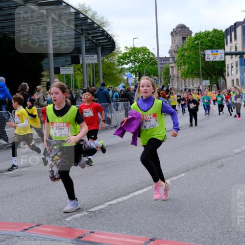 25.04.2026 - Das Zehntel Tim E. http://msf.ph/oto/9569193 25.04.2026 08:56:37 Ziel 1192, 1280, 1322, 1329, 1555, 1557, 1563, 1564, 1566, 1993, 1998, 2076, 2247, 2429, 2512, 2522, 2563, 2629, 2651, 2674, 2805, 2818, 2835, 2970, 2979, 3122, 3184, 3197, 3315, 3420, 3558, 3577, 4071 meine-sportfotos.de