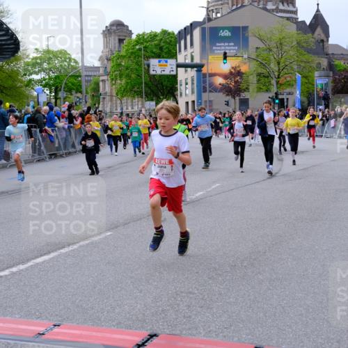 25.04.2026 - Das Zehntel Tim E. http://msf.ph/oto/9569200 25.04.2026 08:56:38 Ziel 1192, 1280, 1290, 1318, 1555, 1557, 1563, 1564, 1566, 1993, 1998, 2076, 2247, 2429, 2512, 2522, 2563, 2629, 2651, 2674, 2805, 2818, 2835, 2970, 2979, 3122, 3184, 3197, 3315, 3558, 3577, 4071 meine-sportfotos.de
