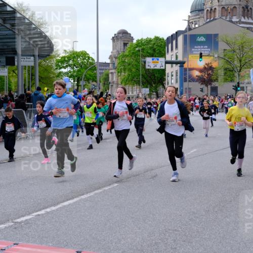 25.04.2026 - Das Zehntel Tim E. http://msf.ph/oto/9569215 25.04.2026 08:56:41 Ziel 1085, 1192, 1259, 1280, 1290, 1299, 1318, 1397, 1555, 1557, 1563, 1564, 1566, 1734, 1993, 1998, 2076, 2247, 2253, 2393, 2429, 2435, 2438, 2621, 2629, 2651, 2674, 2799, 2802, 2805, 2816, 2818, 2835, 2970, 2979, 3122, 3184, 3193, 3197, 3315, 3558, 3577, 3966, 3972, 4071 meine-sportfotos.de