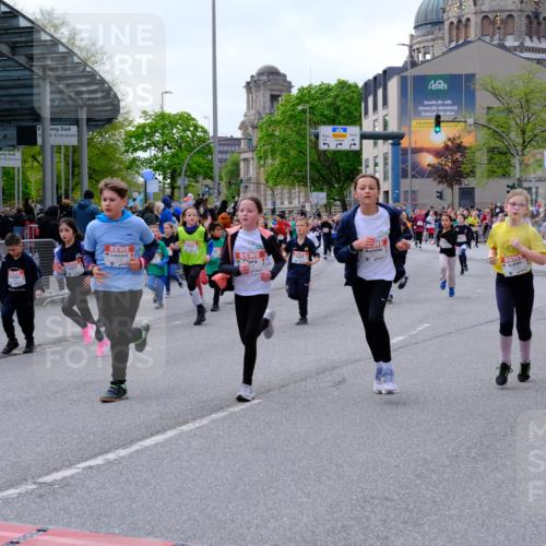 25.04.2026 - Das Zehntel Tim E. http://msf.ph/oto/9569216 25.04.2026 08:56:41 Ziel 1085, 1192, 1259, 1280, 1290, 1299, 1318, 1397, 1555, 1557, 1563, 1564, 1566, 1734, 1993, 1998, 2076, 2247, 2253, 2393, 2429, 2435, 2438, 2621, 2629, 2651, 2674, 2799, 2802, 2805, 2816, 2818, 2835, 2970, 2979, 3122, 3184, 3193, 3197, 3315, 3558, 3577, 3966, 3972, 4071 meine-sportfotos.de