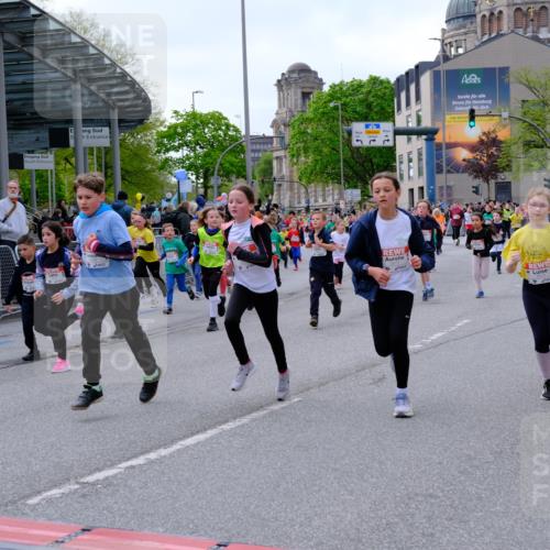 25.04.2026 - Das Zehntel Tim E. http://msf.ph/oto/9569218 25.04.2026 08:56:41 Ziel 1085, 1192, 1259, 1280, 1290, 1299, 1318, 1397, 1555, 1557, 1563, 1564, 1566, 1734, 1993, 1998, 2076, 2247, 2253, 2393, 2429, 2435, 2438, 2621, 2629, 2651, 2674, 2799, 2802, 2805, 2816, 2818, 2835, 2970, 2979, 3122, 3184, 3193, 3197, 3315, 3558, 3577, 3966, 3972, 4071 meine-sportfotos.de