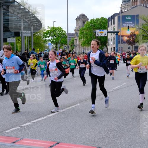 25.04.2026 - Das Zehntel Tim E. http://msf.ph/oto/9569220 25.04.2026 08:56:41 Ziel 1085, 1192, 1259, 1280, 1290, 1299, 1318, 1397, 1555, 1557, 1563, 1564, 1566, 1734, 1993, 1998, 2076, 2247, 2253, 2393, 2429, 2435, 2438, 2621, 2629, 2651, 2674, 2799, 2802, 2805, 2816, 2818, 2835, 2970, 2979, 3122, 3184, 3193, 3197, 3315, 3558, 3577, 3966, 3972, 4071 meine-sportfotos.de