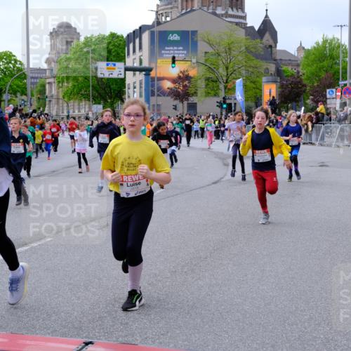 25.04.2026 - Das Zehntel Tim E. http://msf.ph/oto/9569222 25.04.2026 08:56:42 Ziel 1085, 1192, 1259, 1280, 1290, 1292, 1299, 1318, 1397, 1555, 1557, 1563, 1564, 1566, 1734, 1993, 1998, 2076, 2253, 2393, 2429, 2435, 2438, 2621, 2629, 2651, 2674, 2799, 2802, 2816, 2818, 2835, 2970, 2979, 3122, 3184, 3193, 3197, 3315, 3558, 3577, 3966, 3972, 4071 meine-sportfotos.de