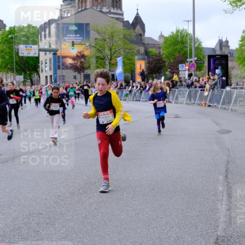 25.04.2026 - Das Zehntel Tim E. http://msf.ph/oto/9569223 25.04.2026 08:56:43 Ziel 1085, 1192, 1259, 1280, 1290, 1292, 1299, 1318, 1397, 1555, 1557, 1563, 1564, 1566, 1734, 1993, 1998, 2076, 2253, 2393, 2429, 2435, 2438, 2621, 2629, 2651, 2674, 2799, 2802, 2816, 2818, 2835, 2970, 2979, 3122, 3184, 3193, 3197, 3315, 3444, 3558, 3577, 3966, 3972, 4071 meine-sportfotos.de