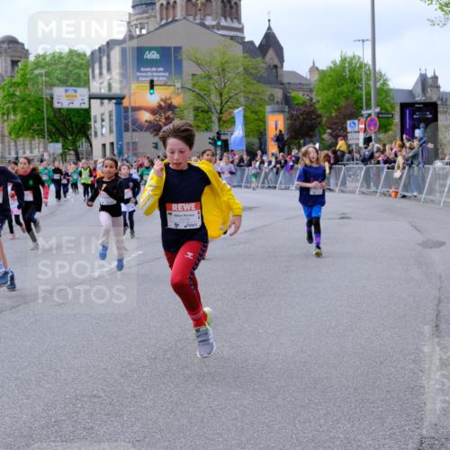 25.04.2026 - Das Zehntel Tim E. http://msf.ph/oto/9569225 25.04.2026 08:56:43 Ziel 1085, 1192, 1259, 1280, 1290, 1292, 1299, 1318, 1397, 1555, 1557, 1563, 1564, 1566, 1734, 1993, 1998, 2076, 2253, 2393, 2429, 2435, 2438, 2621, 2629, 2651, 2674, 2799, 2802, 2816, 2818, 2835, 2970, 2979, 3122, 3184, 3193, 3197, 3315, 3444, 3558, 3577, 3966, 3972, 4071 meine-sportfotos.de