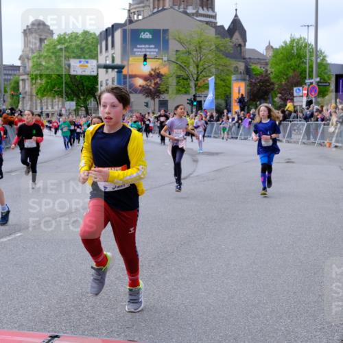 25.04.2026 - Das Zehntel Tim E. http://msf.ph/oto/9569228 25.04.2026 08:56:43 Ziel 1085, 1192, 1259, 1280, 1290, 1292, 1299, 1318, 1397, 1555, 1557, 1563, 1564, 1566, 1734, 1993, 1998, 2076, 2253, 2393, 2429, 2435, 2438, 2621, 2629, 2651, 2674, 2799, 2802, 2816, 2818, 2835, 2970, 2979, 3122, 3184, 3193, 3197, 3315, 3444, 3558, 3577, 3966, 3972, 4071 meine-sportfotos.de