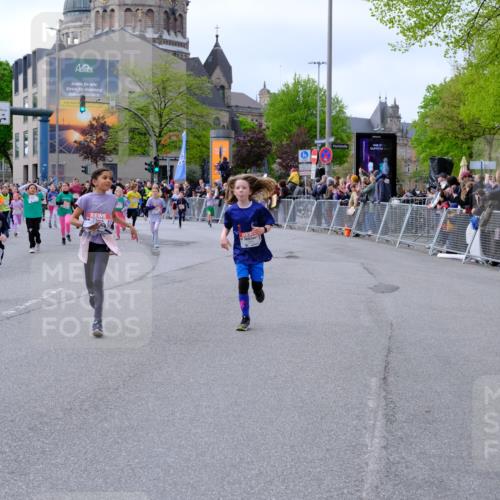 25.04.2026 - Das Zehntel Tim E. http://msf.ph/oto/9569229 25.04.2026 08:56:44 Ziel 1085, 1192, 1259, 1280, 1290, 1292, 1299, 1318, 1397, 1555, 1557, 1563, 1564, 1566, 1734, 1993, 1998, 2076, 2253, 2393, 2429, 2435, 2438, 2523, 2537, 2621, 2629, 2651, 2674, 2799, 2802, 2816, 2818, 2835, 3122, 3184, 3193, 3197, 3315, 3444, 3558, 3577, 3966, 3972 meine-sportfotos.de