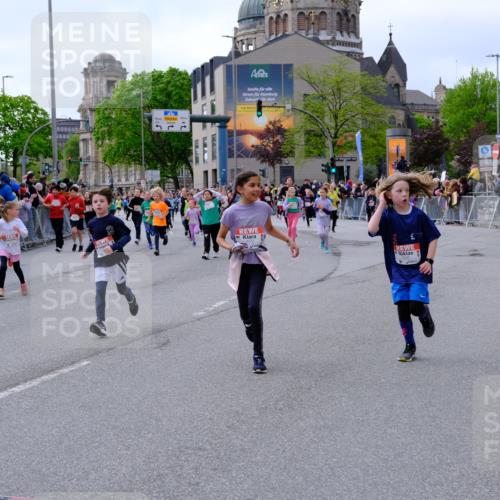 25.04.2026 - Das Zehntel Tim E. http://msf.ph/oto/9569233 25.04.2026 08:56:45 Ziel 1085, 1192, 1259, 1280, 1290, 1292, 1299, 1318, 1397, 1555, 1557, 1564, 1734, 1993, 1998, 2076, 2253, 2393, 2429, 2435, 2438, 2462, 2480, 2523, 2537, 2621, 2629, 2651, 2674, 2710, 2747, 2799, 2802, 2816, 2818, 2835, 3122, 3193, 3315, 3444, 3558, 3577, 3657, 3966, 3972 meine-sportfotos.de