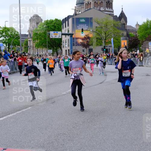 25.04.2026 - Das Zehntel Tim E. http://msf.ph/oto/9569234 25.04.2026 08:56:45 Ziel 1085, 1192, 1259, 1280, 1290, 1292, 1299, 1318, 1397, 1555, 1557, 1564, 1734, 1993, 1998, 2076, 2253, 2393, 2429, 2435, 2438, 2462, 2480, 2523, 2537, 2621, 2629, 2651, 2674, 2710, 2747, 2799, 2802, 2816, 2818, 2835, 3122, 3193, 3315, 3444, 3558, 3577, 3657, 3966, 3972 meine-sportfotos.de
