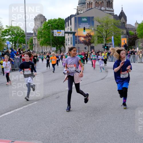 25.04.2026 - Das Zehntel Tim E. http://msf.ph/oto/9569236 25.04.2026 08:56:45 Ziel 1085, 1192, 1259, 1280, 1290, 1292, 1299, 1318, 1397, 1555, 1557, 1564, 1734, 1993, 1998, 2076, 2253, 2393, 2429, 2435, 2438, 2462, 2480, 2523, 2537, 2621, 2629, 2651, 2674, 2710, 2747, 2799, 2802, 2816, 2818, 2835, 3122, 3193, 3315, 3444, 3558, 3577, 3657, 3966, 3972 meine-sportfotos.de