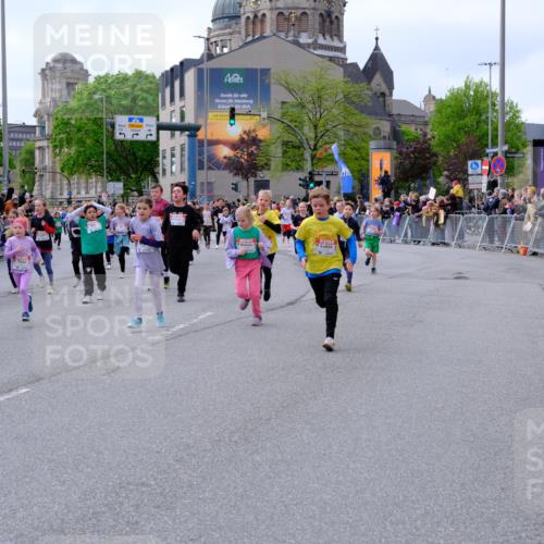 25.04.2026 - Das Zehntel Tim E. http://msf.ph/oto/9569241 25.04.2026 08:56:48 Ziel 1085, 1182, 1192, 1259, 1290, 1292, 1299, 1313, 1318, 1397, 1734, 1826, 1993, 2020, 2253, 2311, 2393, 2405, 2435, 2438, 2462, 2480, 2523, 2537, 2621, 2664, 2710, 2747, 2749, 2799, 2802, 2816, 2818, 2941, 2951, 2953, 2963, 3005, 3029, 3193, 3444, 3558, 3577, 3657, 3884, 3887, 3904, 3966, 3972, 4033, 4034 meine-sportfotos.de