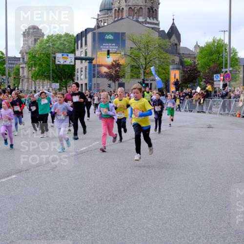 25.04.2026 - Das Zehntel Tim E. http://msf.ph/oto/9569243 25.04.2026 08:56:49 Ziel 1085, 1088, 1182, 1192, 1259, 1290, 1292, 1299, 1313, 1318, 1397, 1734, 1815, 1826, 2020, 2253, 2311, 2393, 2405, 2435, 2438, 2462, 2480, 2523, 2537, 2621, 2664, 2710, 2747, 2749, 2799, 2802, 2816, 2818, 2941, 2951, 2953, 2963, 3005, 3029, 3193, 3254, 3444, 3558, 3577, 3657, 3812, 3884, 3887, 3904, 3966, 3972, 4033, 4034 meine-sportfotos.de