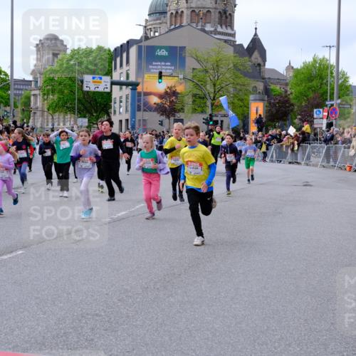 25.04.2026 - Das Zehntel Tim E. http://msf.ph/oto/9569244 25.04.2026 08:56:49 Ziel 1085, 1088, 1182, 1192, 1259, 1290, 1292, 1299, 1313, 1318, 1397, 1734, 1815, 1826, 2020, 2253, 2311, 2393, 2405, 2435, 2438, 2462, 2480, 2523, 2537, 2621, 2664, 2710, 2747, 2749, 2799, 2802, 2816, 2818, 2941, 2951, 2953, 2963, 3005, 3029, 3193, 3254, 3444, 3558, 3577, 3657, 3812, 3884, 3887, 3904, 3966, 3972, 4033, 4034 meine-sportfotos.de