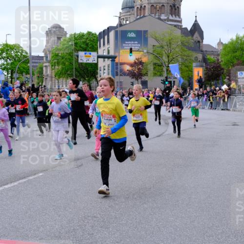 25.04.2026 - Das Zehntel Tim E. http://msf.ph/oto/9569245 25.04.2026 08:56:49 Ziel 1085, 1088, 1182, 1192, 1259, 1290, 1292, 1299, 1313, 1318, 1397, 1734, 1815, 1826, 2020, 2253, 2311, 2393, 2405, 2435, 2438, 2462, 2480, 2523, 2537, 2621, 2664, 2710, 2747, 2749, 2799, 2802, 2816, 2818, 2941, 2951, 2953, 2963, 3005, 3029, 3193, 3254, 3444, 3558, 3577, 3657, 3812, 3884, 3887, 3904, 3966, 3972, 4033, 4034 meine-sportfotos.de