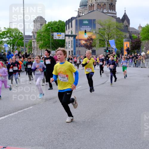 25.04.2026 - Das Zehntel Tim E. http://msf.ph/oto/9569246 25.04.2026 08:56:49 Ziel 1085, 1088, 1182, 1192, 1259, 1290, 1292, 1299, 1313, 1318, 1397, 1734, 1815, 1826, 2020, 2253, 2311, 2393, 2405, 2435, 2438, 2462, 2480, 2523, 2537, 2621, 2664, 2710, 2747, 2749, 2799, 2802, 2816, 2818, 2941, 2951, 2953, 2963, 3005, 3029, 3193, 3254, 3444, 3558, 3577, 3657, 3812, 3884, 3887, 3904, 3966, 3972, 4033, 4034 meine-sportfotos.de