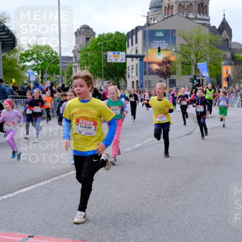 25.04.2026 - Das Zehntel Tim E. http://msf.ph/oto/9569248 25.04.2026 08:56:49 Ziel 1085, 1088, 1182, 1192, 1259, 1290, 1292, 1299, 1313, 1318, 1397, 1734, 1815, 1826, 2020, 2253, 2311, 2393, 2405, 2435, 2438, 2462, 2480, 2523, 2537, 2621, 2664, 2710, 2747, 2749, 2799, 2802, 2816, 2818, 2941, 2951, 2953, 2963, 3005, 3029, 3193, 3254, 3444, 3558, 3577, 3657, 3812, 3884, 3887, 3904, 3966, 3972, 4033, 4034 meine-sportfotos.de