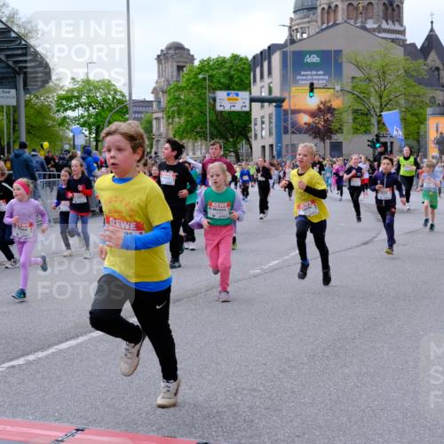 25.04.2026 - Das Zehntel Tim E. http://msf.ph/oto/9569249 25.04.2026 08:56:50 Ziel 1085, 1088, 1182, 1259, 1290, 1292, 1299, 1313, 1318, 1397, 1468, 1734, 1763, 1815, 1826, 2020, 2253, 2311, 2393, 2405, 2435, 2436, 2438, 2444, 2462, 2480, 2523, 2537, 2621, 2664, 2710, 2747, 2749, 2799, 2802, 2816, 2941, 2951, 2953, 2963, 3005, 3029, 3193, 3254, 3444, 3515, 3657, 3812, 3884, 3887, 3904, 3966, 3972, 4033, 4034 meine-sportfotos.de