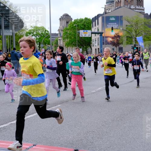 25.04.2026 - Das Zehntel Tim E. http://msf.ph/oto/9569250 25.04.2026 08:56:50 Ziel 1085, 1088, 1182, 1259, 1290, 1292, 1299, 1313, 1318, 1397, 1468, 1734, 1763, 1815, 1826, 2020, 2253, 2311, 2393, 2405, 2435, 2436, 2438, 2444, 2462, 2480, 2523, 2537, 2621, 2664, 2710, 2747, 2749, 2799, 2802, 2816, 2941, 2951, 2953, 2963, 3005, 3029, 3193, 3254, 3444, 3515, 3657, 3812, 3884, 3887, 3904, 3966, 3972, 4033, 4034 meine-sportfotos.de