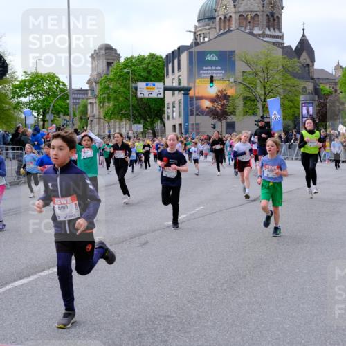 25.04.2026 - Das Zehntel Tim E. http://msf.ph/oto/9569260 25.04.2026 08:56:52 Ziel 1088, 1182, 1259, 1292, 1313, 1468, 1734, 1747, 1763, 1815, 1826, 2020, 2026, 2038, 2070, 2165, 2311, 2393, 2405, 2435, 2436, 2438, 2444, 2462, 2480, 2523, 2537, 2664, 2710, 2747, 2749, 2816, 2941, 2951, 2953, 2963, 3005, 3029, 3254, 3444, 3515, 3657, 3730, 3812, 3884, 3887, 3904, 3966, 3972, 4033, 4034 meine-sportfotos.de