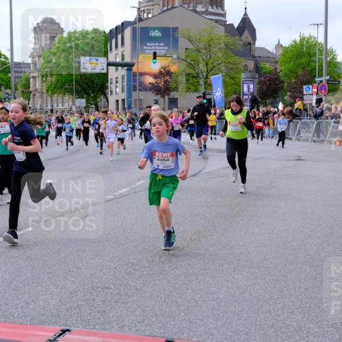 25.04.2026 - Das Zehntel Tim E. http://msf.ph/oto/9569264 25.04.2026 08:56:53 Ziel 1088, 1182, 1259, 1292, 1313, 1468, 1747, 1763, 1815, 1826, 2020, 2026, 2038, 2070, 2073, 2165, 2311, 2405, 2435, 2436, 2444, 2462, 2480, 2523, 2537, 2664, 2710, 2747, 2749, 2941, 2951, 2953, 2963, 3005, 3029, 3254, 3444, 3515, 3657, 3730, 3812, 3884, 3887, 3904, 3966, 3972, 4033, 4034 meine-sportfotos.de