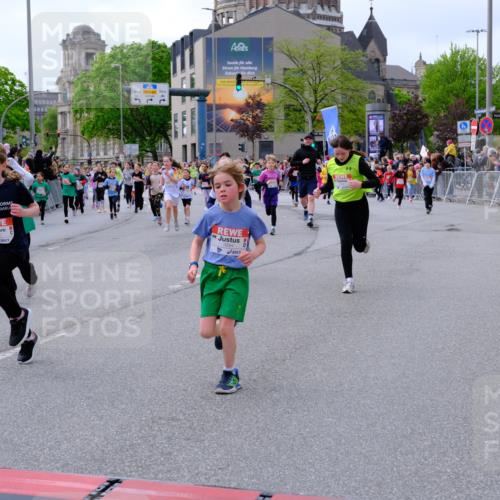 25.04.2026 - Das Zehntel Tim E. http://msf.ph/oto/9569266 25.04.2026 08:56:53 Ziel 1088, 1182, 1259, 1292, 1313, 1468, 1747, 1763, 1815, 1826, 2020, 2026, 2038, 2070, 2073, 2165, 2311, 2405, 2435, 2436, 2444, 2462, 2480, 2523, 2537, 2664, 2710, 2747, 2749, 2941, 2951, 2953, 2963, 3005, 3029, 3254, 3444, 3515, 3657, 3730, 3812, 3884, 3887, 3904, 3966, 3972, 4033, 4034 meine-sportfotos.de