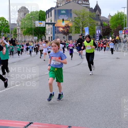 25.04.2026 - Das Zehntel Tim E. http://msf.ph/oto/9569267 25.04.2026 08:56:53 Ziel 1088, 1182, 1259, 1292, 1313, 1468, 1747, 1763, 1815, 1826, 2020, 2026, 2038, 2070, 2073, 2165, 2311, 2405, 2435, 2436, 2444, 2462, 2480, 2523, 2537, 2664, 2710, 2747, 2749, 2941, 2951, 2953, 2963, 3005, 3029, 3254, 3444, 3515, 3657, 3730, 3812, 3884, 3887, 3904, 3966, 3972, 4033, 4034 meine-sportfotos.de