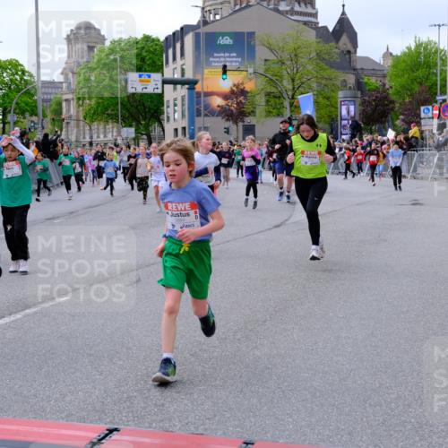 25.04.2026 - Das Zehntel Tim E. http://msf.ph/oto/9569268 25.04.2026 08:56:53 Ziel 1088, 1182, 1259, 1292, 1313, 1468, 1747, 1763, 1815, 1826, 2020, 2026, 2038, 2070, 2073, 2165, 2311, 2405, 2435, 2436, 2444, 2462, 2480, 2523, 2537, 2664, 2710, 2747, 2749, 2941, 2951, 2953, 2963, 3005, 3029, 3254, 3444, 3515, 3657, 3730, 3812, 3884, 3887, 3904, 3966, 3972, 4033, 4034 meine-sportfotos.de