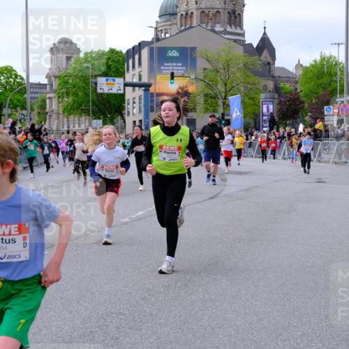 25.04.2026 - Das Zehntel Tim E. http://msf.ph/oto/9569271 25.04.2026 08:56:54 Ziel 1088, 1182, 1292, 1313, 1468, 1747, 1763, 1815, 1826, 2020, 2026, 2038, 2070, 2073, 2165, 2311, 2405, 2436, 2444, 2446, 2462, 2479, 2480, 2523, 2537, 2664, 2710, 2747, 2749, 2941, 2951, 2953, 2963, 3005, 3029, 3254, 3444, 3515, 3657, 3730, 3812, 3884, 3887, 3904, 4033, 4034 meine-sportfotos.de