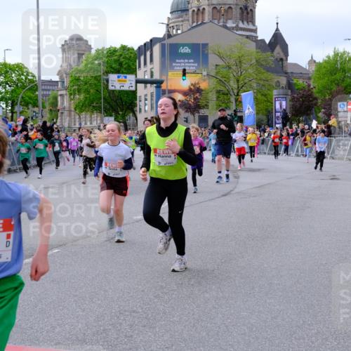 25.04.2026 - Das Zehntel Tim E. http://msf.ph/oto/9569272 25.04.2026 08:56:54 Ziel 1088, 1182, 1292, 1313, 1468, 1747, 1763, 1815, 1826, 2020, 2026, 2038, 2070, 2073, 2165, 2311, 2405, 2436, 2444, 2446, 2462, 2479, 2480, 2523, 2537, 2664, 2710, 2747, 2749, 2941, 2951, 2953, 2963, 3005, 3029, 3254, 3444, 3515, 3657, 3730, 3812, 3884, 3887, 3904, 4033, 4034 meine-sportfotos.de