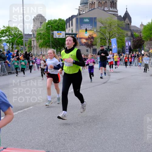 25.04.2026 - Das Zehntel Tim E. http://msf.ph/oto/9569273 25.04.2026 08:56:54 Ziel 1088, 1182, 1292, 1313, 1468, 1747, 1763, 1815, 1826, 2020, 2026, 2038, 2070, 2073, 2165, 2311, 2405, 2436, 2444, 2446, 2462, 2479, 2480, 2523, 2537, 2664, 2710, 2747, 2749, 2941, 2951, 2953, 2963, 3005, 3029, 3254, 3444, 3515, 3657, 3730, 3812, 3884, 3887, 3904, 4033, 4034 meine-sportfotos.de
