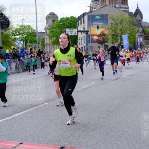 25.04.2026 - Das Zehntel Tim E. http://msf.ph/oto/9569275 25.04.2026 08:56:54 Ziel 1088, 1182, 1292, 1313, 1468, 1747, 1763, 1815, 1826, 2020, 2026, 2038, 2070, 2073, 2165, 2311, 2405, 2436, 2444, 2446, 2462, 2479, 2480, 2523, 2537, 2664, 2710, 2747, 2749, 2941, 2951, 2953, 2963, 3005, 3029, 3254, 3444, 3515, 3657, 3730, 3812, 3884, 3887, 3904, 4033, 4034 meine-sportfotos.de
