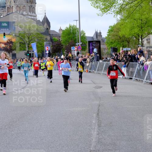 25.04.2026 - Das Zehntel Tim E. http://msf.ph/oto/9569294 25.04.2026 08:56:58 Ziel 1088, 1182, 1191, 1196, 1313, 1338, 1468, 1573, 1580, 1747, 1763, 1815, 1820, 1826, 1924, 1946, 1986, 1991, 2020, 2026, 2038, 2070, 2073, 2165, 2311, 2405, 2436, 2444, 2446, 2479, 2486, 2583, 2664, 2734, 2737, 2749, 2852, 2908, 2941, 2951, 2953, 2963, 3005, 3029, 3038, 3064, 3195, 3211, 3254, 3456, 3515, 3655, 3660, 3730, 3755, 3812, 3884, 3887, 3904, 3939, 4018, 4033, 4034, 4056, 4064, 4065 meine-sportfotos.de